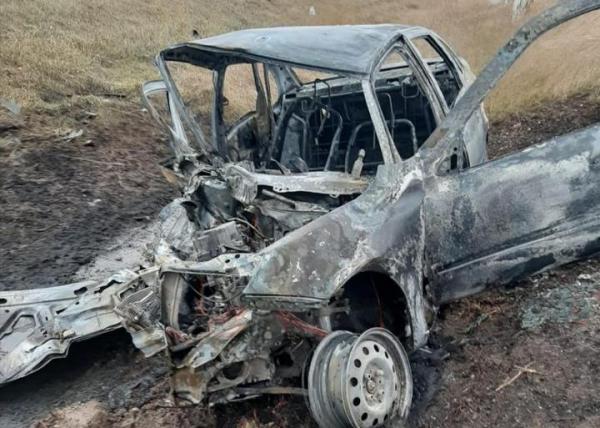 «Гранта» лоб в лоб столкнулась с «Шевроле» и сгорела на Ставрополье
